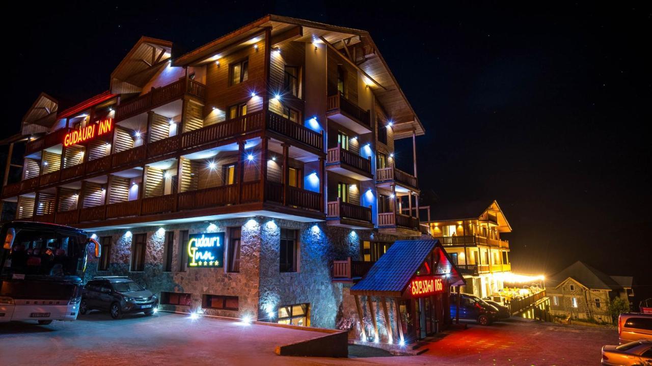 Gudauri Inn Exterior photo Night view of the resort